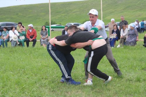 Югары Кибәхуҗада хатын-кызлар да бил алышты