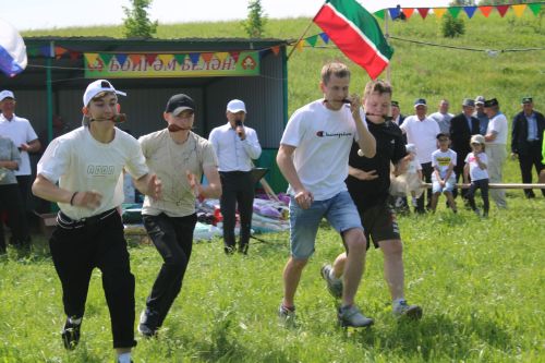 Югары Кибәхуҗада хатын-кызлар да бил алышты