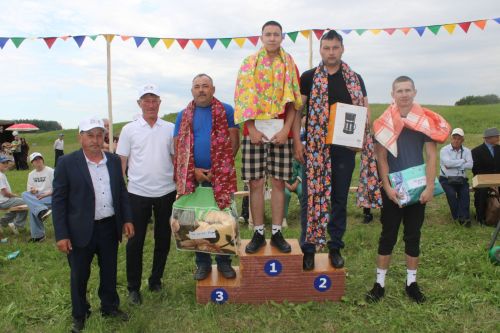Югары Кибәхуҗада хатын-кызлар да бил алышты
