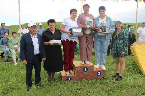 Югары Кибәхуҗада хатын-кызлар да бил алышты
