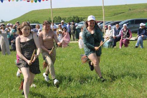 Югары Кибәхуҗада хатын-кызлар да бил алышты