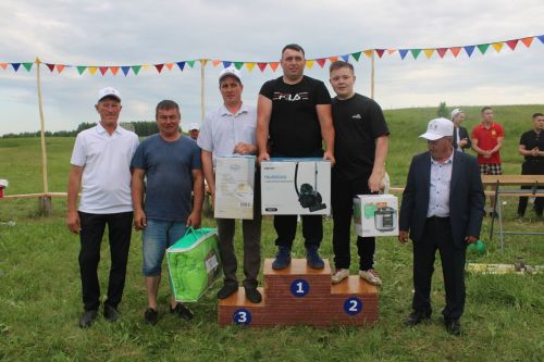 Югары Кибәхуҗада хатын-кызлар да бил алышты