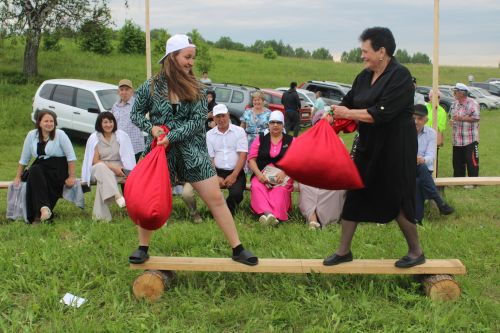 Югары Кибәхуҗада хатын-кызлар да бил алышты