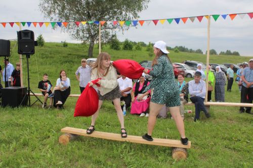 Югары Кибәхуҗада хатын-кызлар да бил алышты