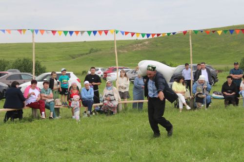 Югары Кибәхуҗада хатын-кызлар да бил алышты