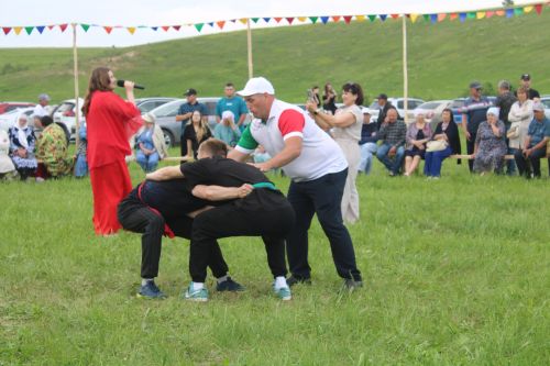 Югары Кибәхуҗада хатын-кызлар да бил алышты