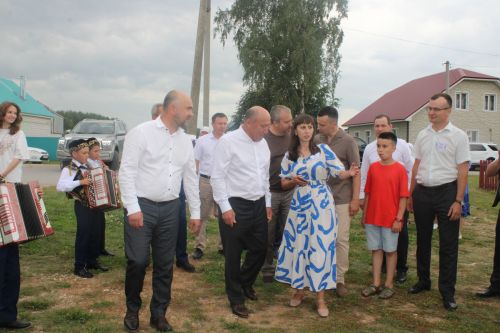 Җитәкчеләр лагерьда ял итүче балалар белән аралашты