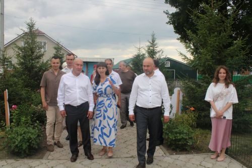 Җитәкчеләр лагерьда ял итүче балалар белән аралашты