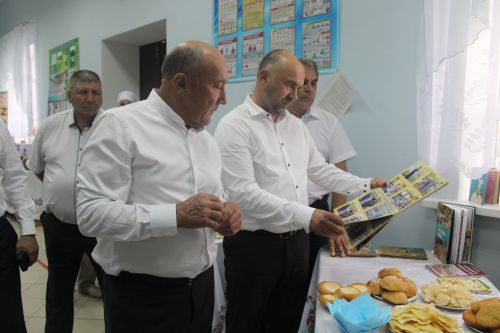 Җитәкчеләр лагерьда ял итүче балалар белән аралашты