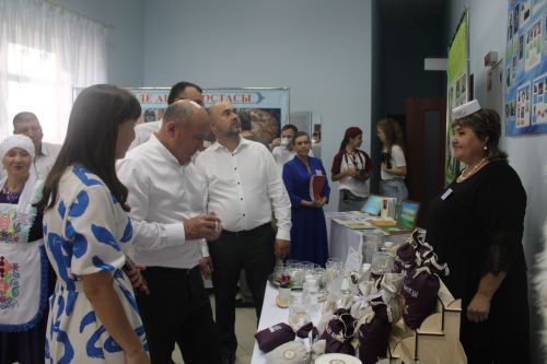 Җитәкчеләр лагерьда ял итүче балалар белән аралашты