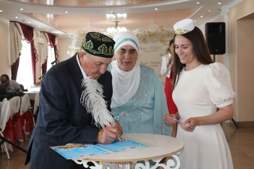 8 июль көнне Гаилә, мәхәббәт һәм тугрылык көнен билгеләп үтәчәкбез