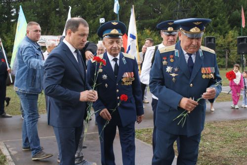 Күкләрне иңләүчеләр…