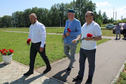 Батыр, курку белмәс егетләр гаскәре