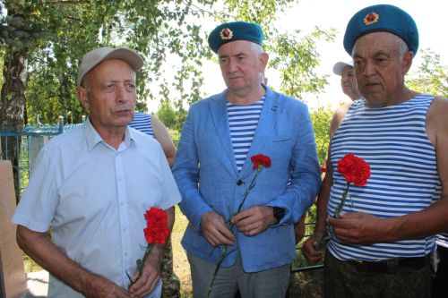 Батыр, курку белмәс егетләр гаскәре