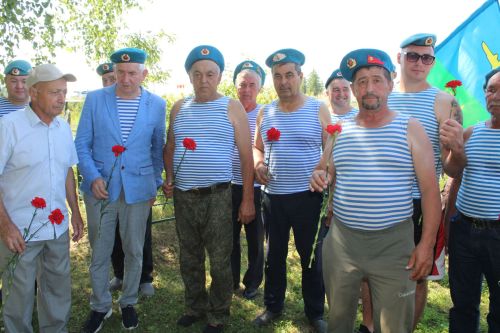 Батыр, курку белмәс егетләр гаскәре