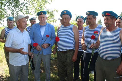Батыр, курку белмәс егетләр гаскәре