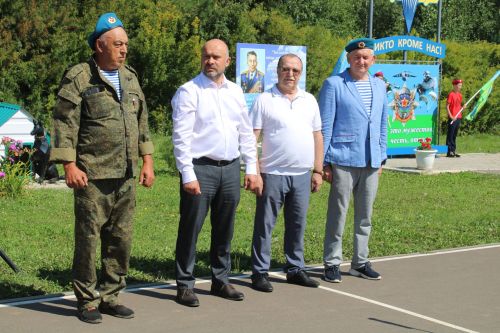 Батыр, курку белмәс егетләр гаскәре