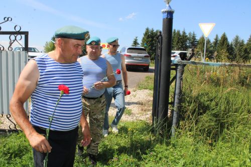 Батыр, курку белмәс егетләр гаскәре