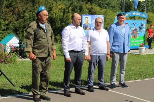 Батыр, курку белмәс егетләр гаскәре
