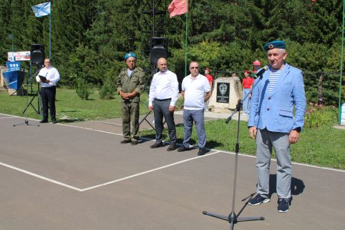 Батыр, курку белмәс егетләр гаскәре