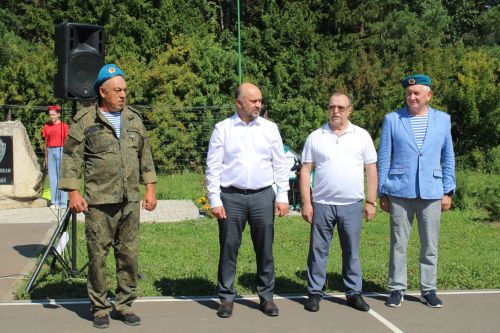 Батыр, курку белмәс егетләр гаскәре