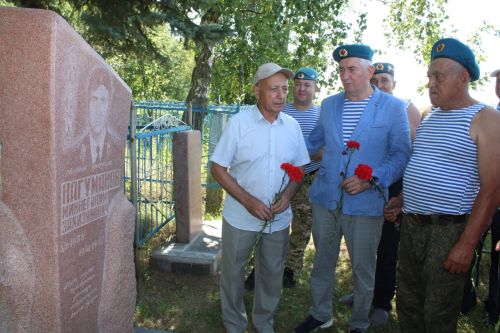 Батыр, курку белмәс егетләр гаскәре