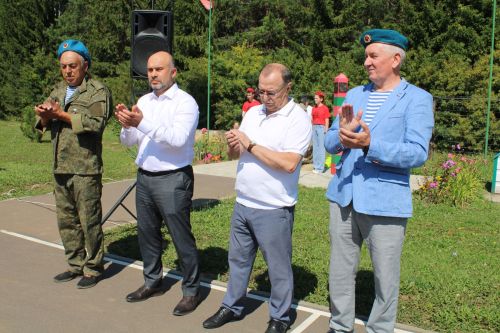Батыр, курку белмәс егетләр гаскәре