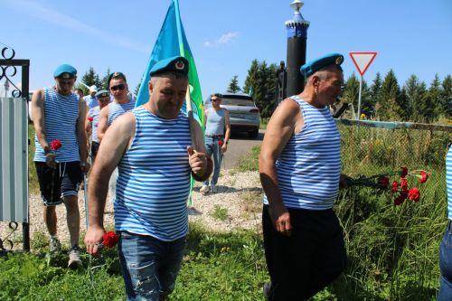 Батыр, курку белмәс егетләр гаскәре