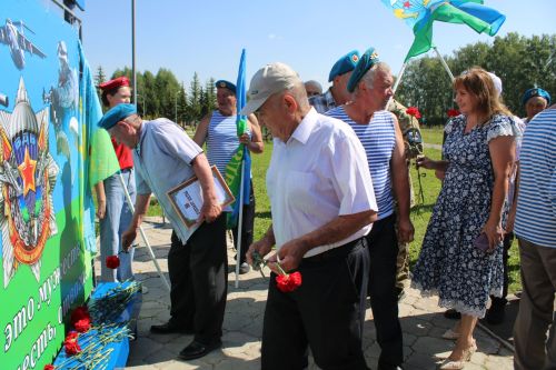 Батыр, курку белмәс егетләр гаскәре