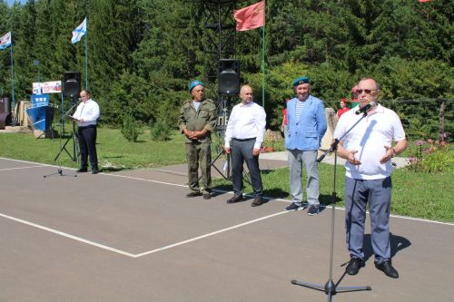 Батыр, курку белмәс егетләр гаскәре