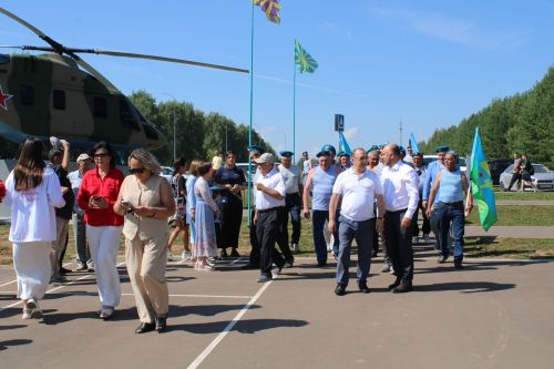 Батыр, курку белмәс егетләр гаскәре