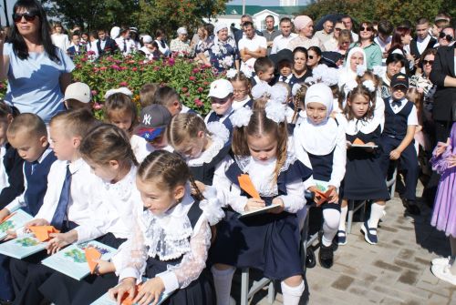 Теләче  урта  мәктәбендә  Белем  бәйрәме  узды