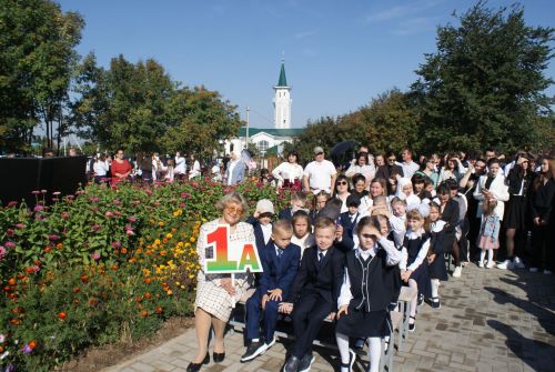 Теләче  урта  мәктәбендә  Белем  бәйрәме  узды