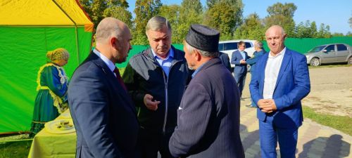 Сайлаучылар белән аралаштылар