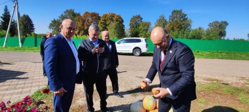 Сайлаучылар белән аралаштылар