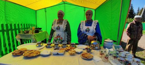 Сайлаучылар белән аралаштылар