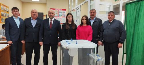 Беренче  тапкыр  сайлауга  килделәр