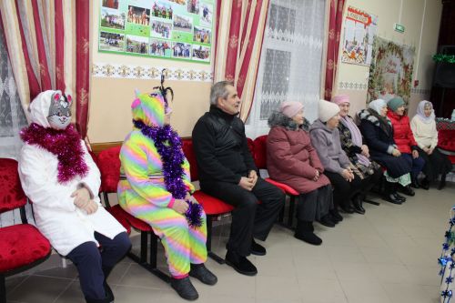 Дәү әниләр, дәү әтиләр өчен Чыршы бәйрәме