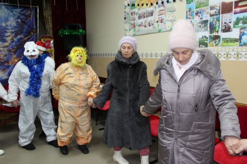 Дәү әниләр, дәү әтиләр өчен Чыршы бәйрәме