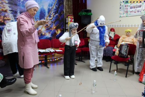 Дәү әниләр, дәү әтиләр өчен Чыршы бәйрәме