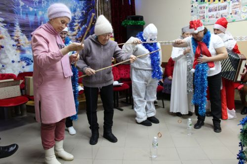 Дәү әниләр, дәү әтиләр өчен Чыршы бәйрәме