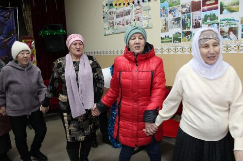 Дәү әниләр, дәү әтиләр өчен Чыршы бәйрәме