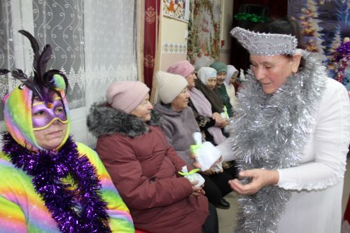 Дәү әниләр, дәү әтиләр өчен Чыршы бәйрәме