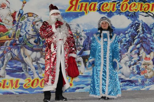 Үзәк ял паркында  мәктәп коллективы - укытучылар, укучылар чыгышы ясады