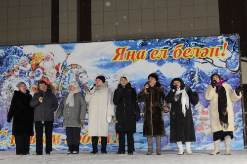 Үзәк ял паркында  мәктәп коллективы - укытучылар, укучылар чыгышы ясады