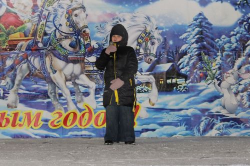 Үзәк ял паркында  мәктәп коллективы - укытучылар, укучылар чыгышы ясады