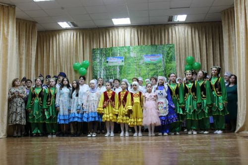 Укучылар, укытучылар сәхнә тотты