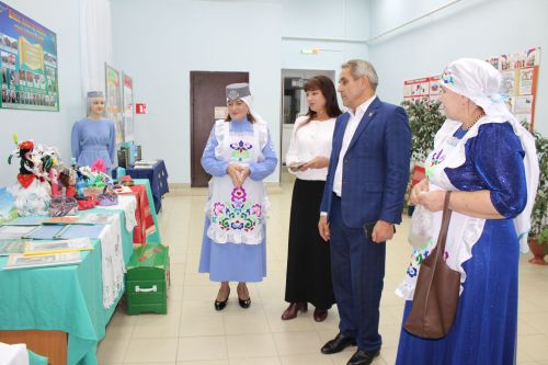 Укучылар, укытучылар сәхнә тотты