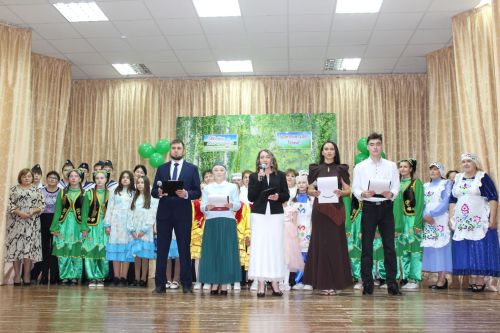 Укучылар, укытучылар сәхнә тотты