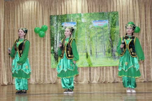Укучылар, укытучылар сәхнә тотты